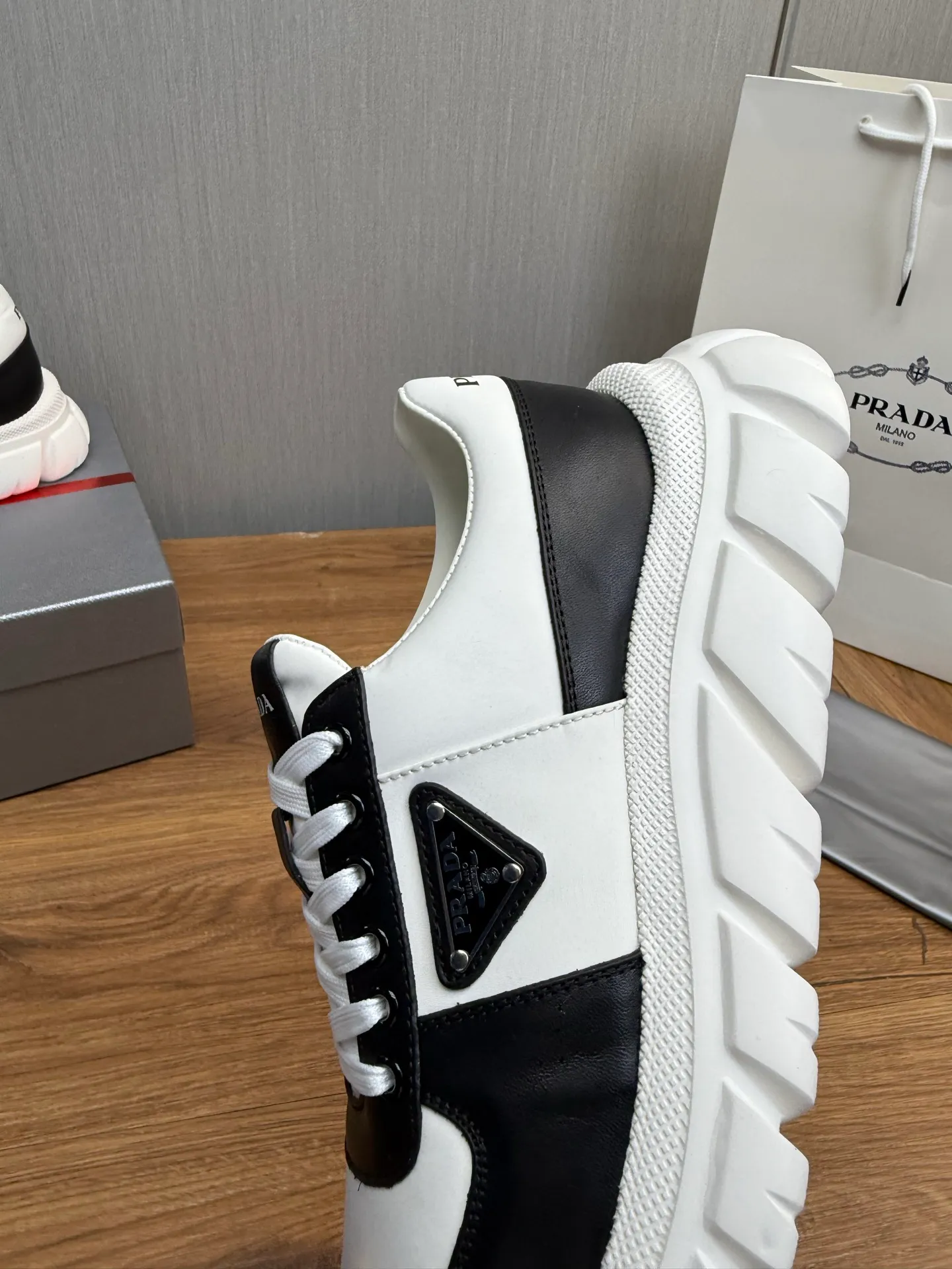 Men's shoes 💰580💰 [PRADA] Men's shoes are popular in the counter, official website is synchronized, 1 high-quality shipment ✔️Imported cowhide fabric + cowhide lining, 1🆚1 replica, original sole, 38-45 (45 customized, non-refundable)